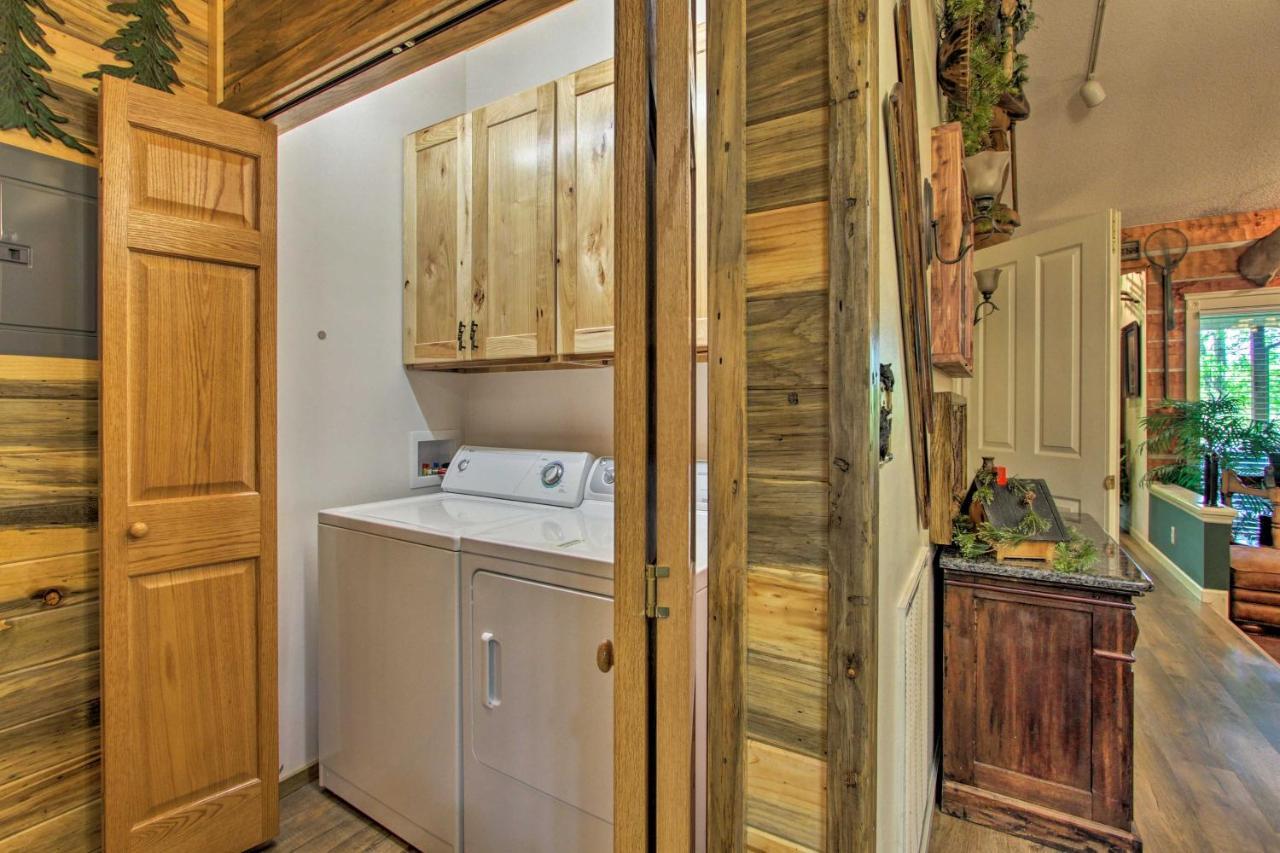 Eclectic Cabin With Hot Tub 1 Mi To Ober Гатлінбург Екстер'єр фото